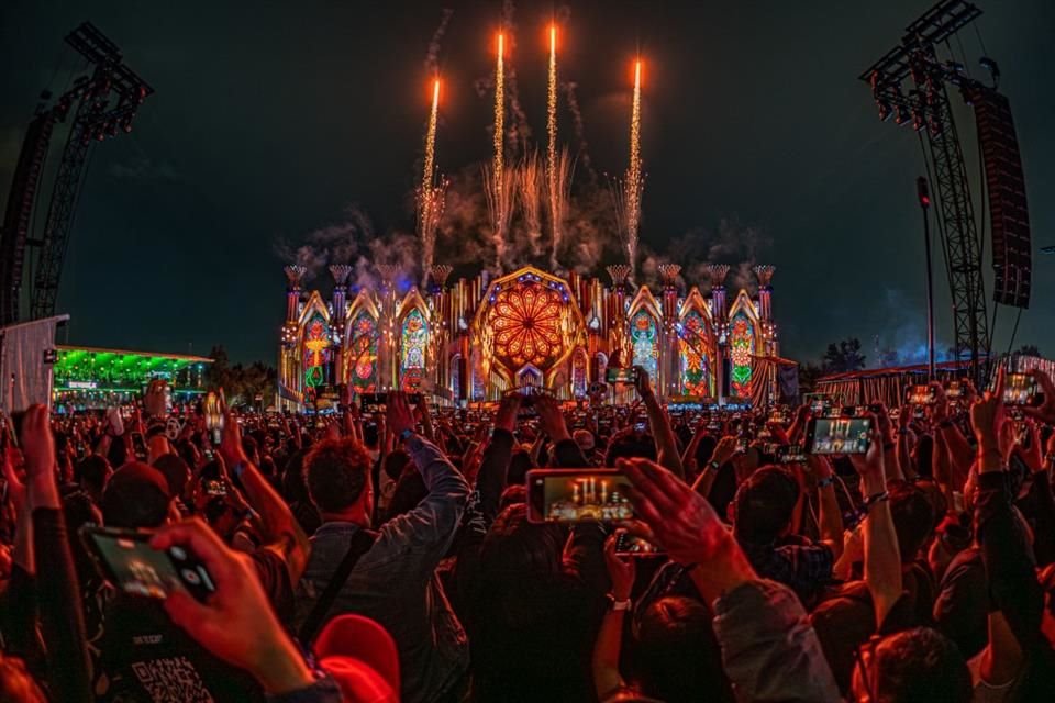 En el EDC 2025, Gordo, Lily Palmer y otros artistas deslumbraron a 90 mil asistentes con una mezcla de ritmos y energía festiva.