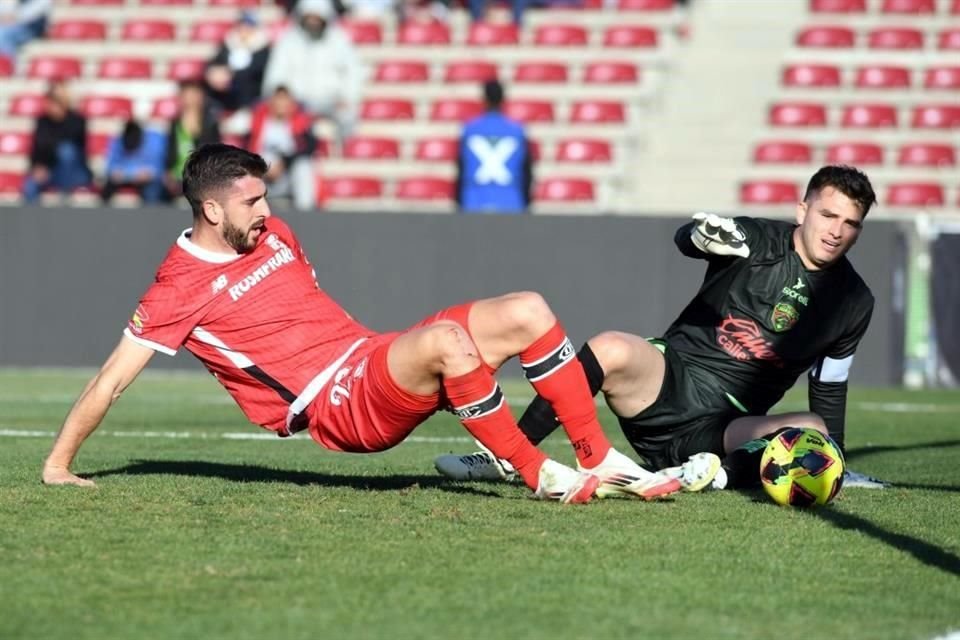 Paulinho aprovechó un error garrafal de Sebastián Jurado para anotar uno de los tres goles en Juárez.