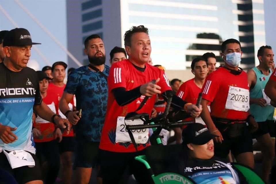 Pablo Lemus, Gobernador de Jalisco, en el Medio Maratón de Guadalajara.