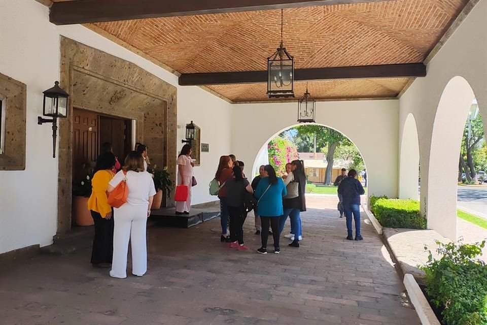 En la reunión para presentar las ternas, realizada en Casa Jalisco, estuvieron presentes los representantes de una veintena de colectivos.