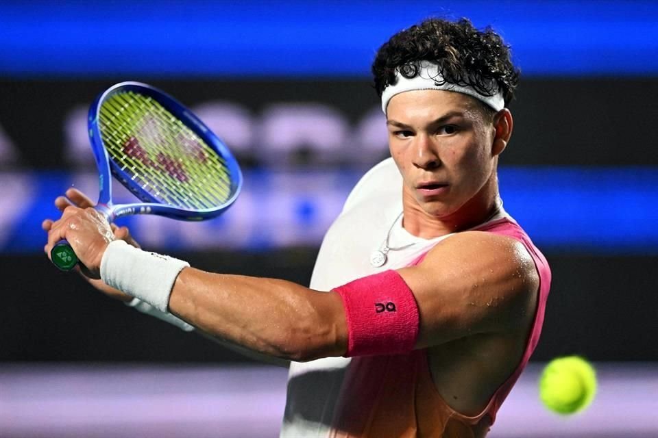 Ben Shelton se complicó su debut en el Abierto Mexicano de Tenis 2025, pero salió airoso sobre Flavio Cobolli.