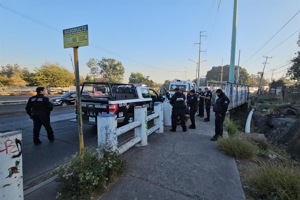 El hombre fue localizado en el cruce de la Avenida Gobernador Curiel y la Avenida 18 de Marzo, en la Colonia Higuerillas en Guadalajara.