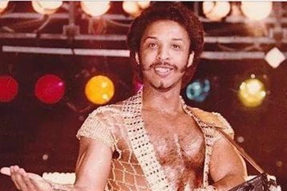 En 1973, junto a Ernie y Marvin Isley, Chris transformó a The Isley Brothers, ampliando el grupo de un trío vocal a un conjunto de seis miembros de R&B/Funk.
