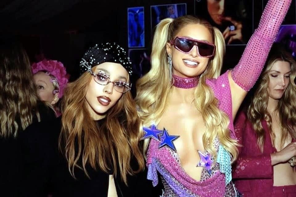 Danna y Paris Hilton.
