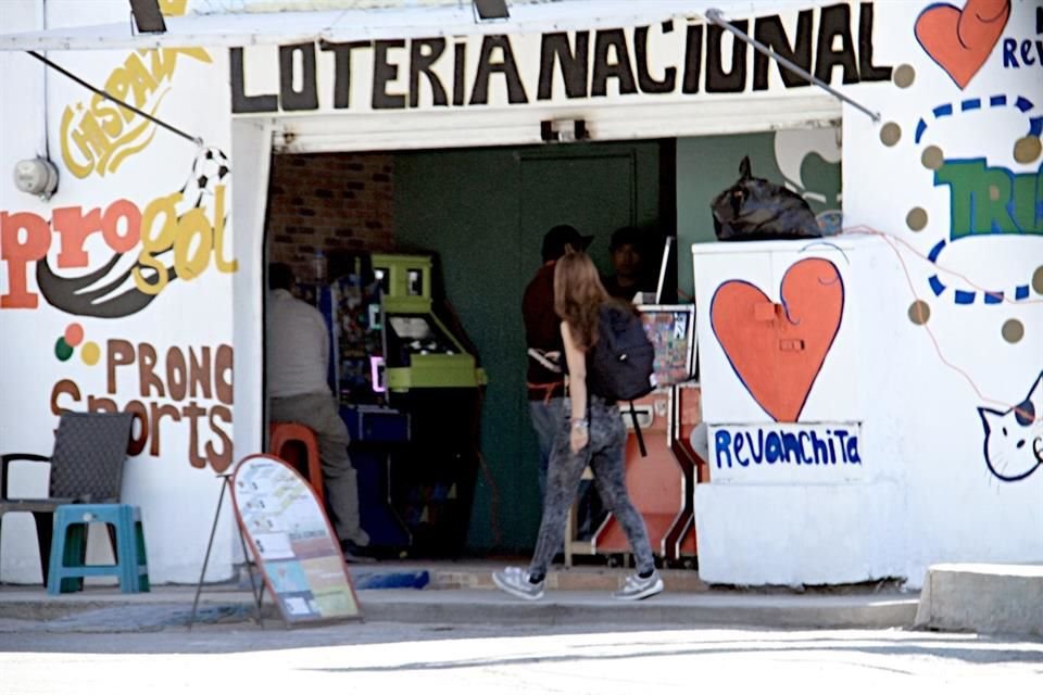 La Huizachera. Gardenias y Antigua Carretera a Chapala.