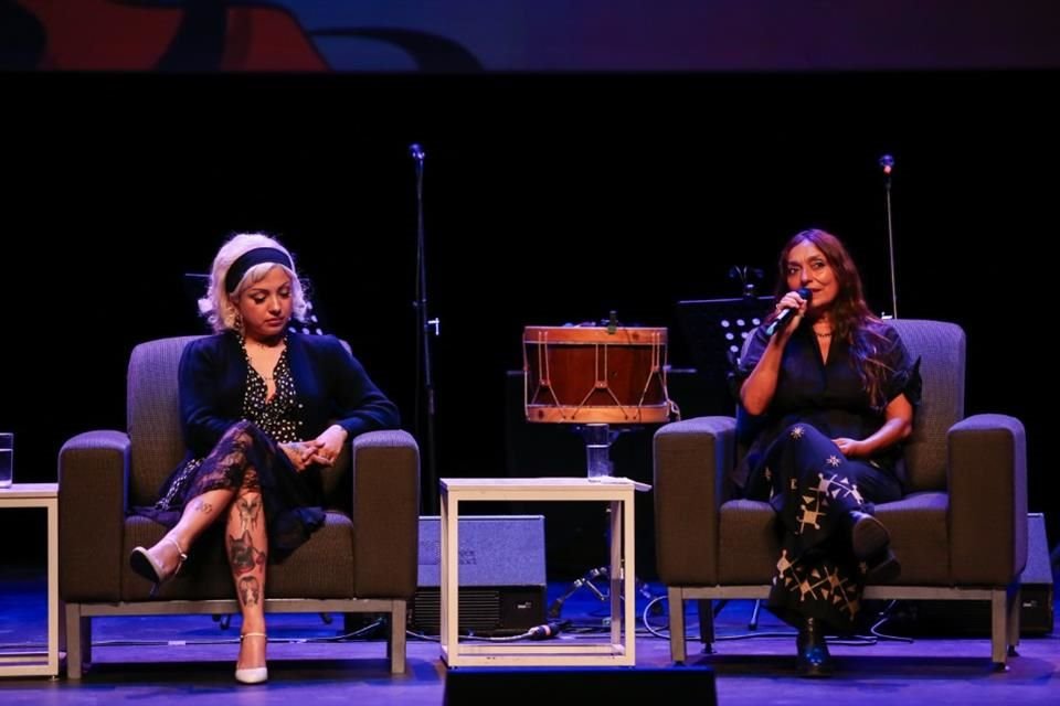 Przed recitalem Mon Laferte i Javiera Parra wzięli udział w forum FIM GDL.