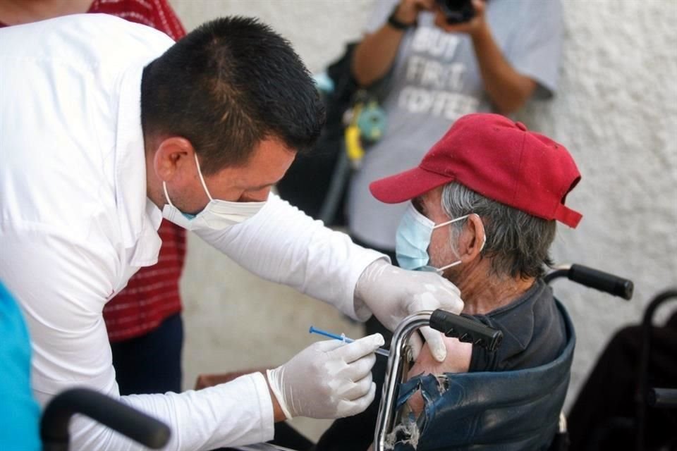 Hoy comenzó la vacunación en asilos de Zapopan.