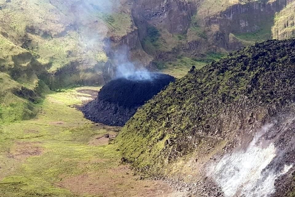 Fotografía sin fechar cedida por la Comunidad del Caribe (CARICOM) donde se muestra una fotografía del volcán La Soufrière, en San Vicente y las Granadinas.
