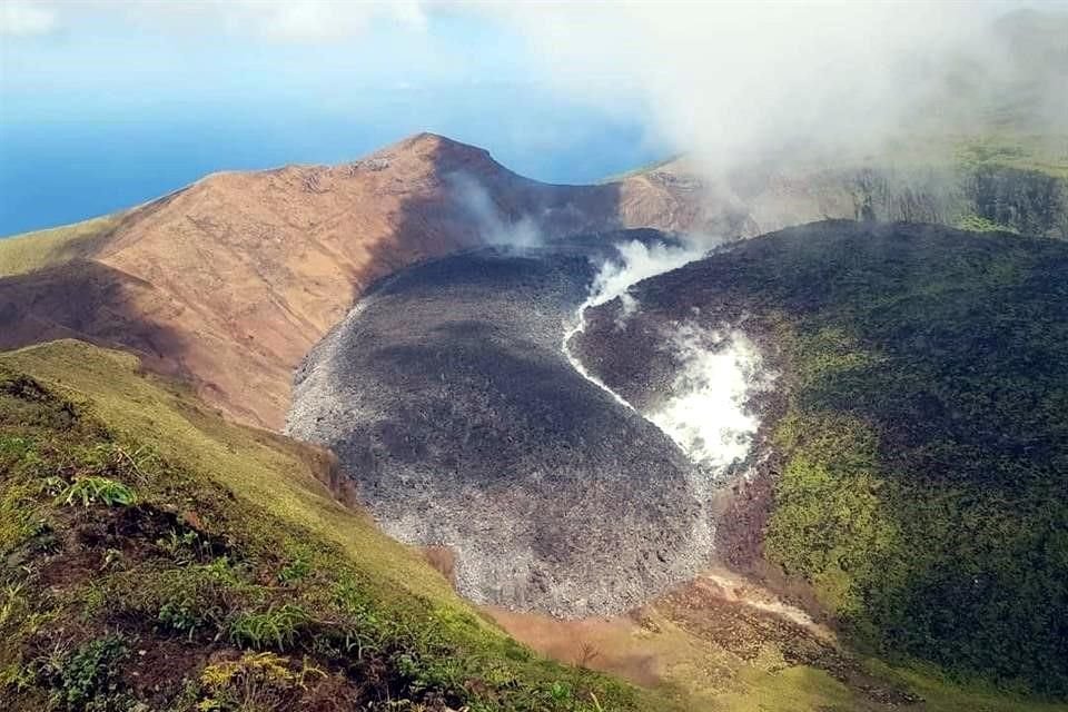 Fotografía sin fecha cedida por NEMO San Vicente y las Granadinas donde se muestra una vista del volcán La Soufrière en San Vicente y las Granadinas.