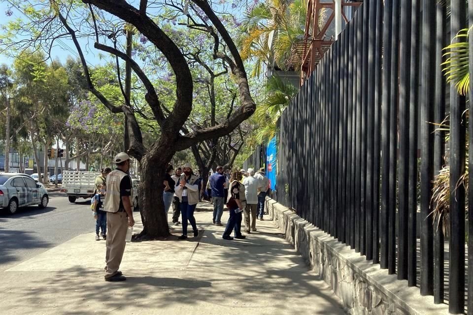 La vacunación para habitantes de Tlaquepaque, Tonalá, GDL y Zapopan que no recibieron la vacuna en las primeras semanas, arrancó con fluidez, como en el Estadio 3 de Marzo donde no hay filas.