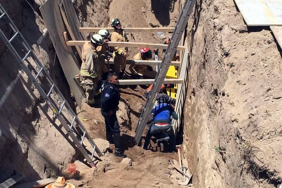 Bomberos realizaron labores de rescate durante 40 minutos.