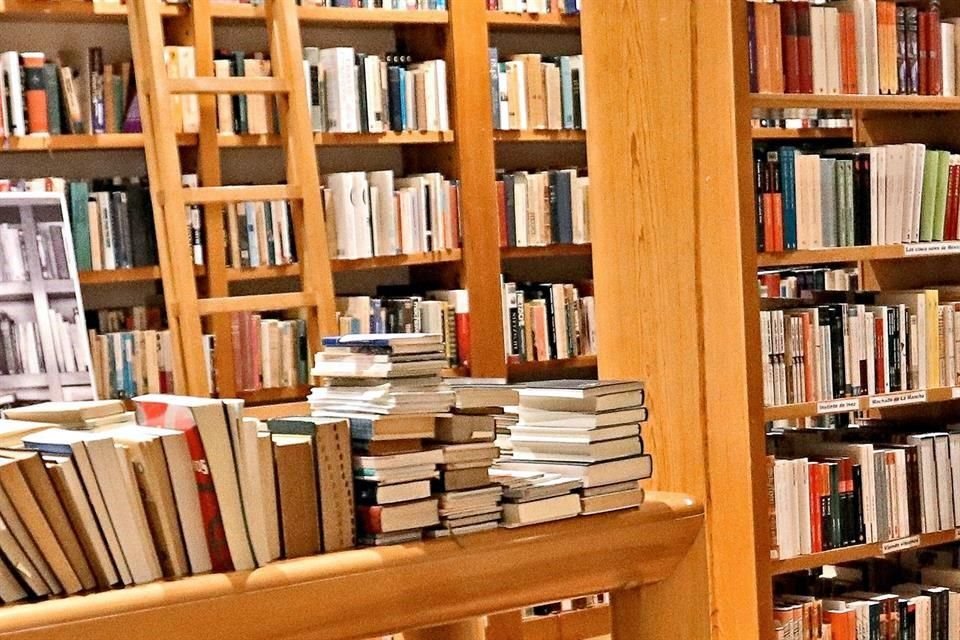 Con autorización de editorial Anagrama reproducimos un fragmento del ensayo de Roberto Calasso, libros y los sitios donde han de habitar.