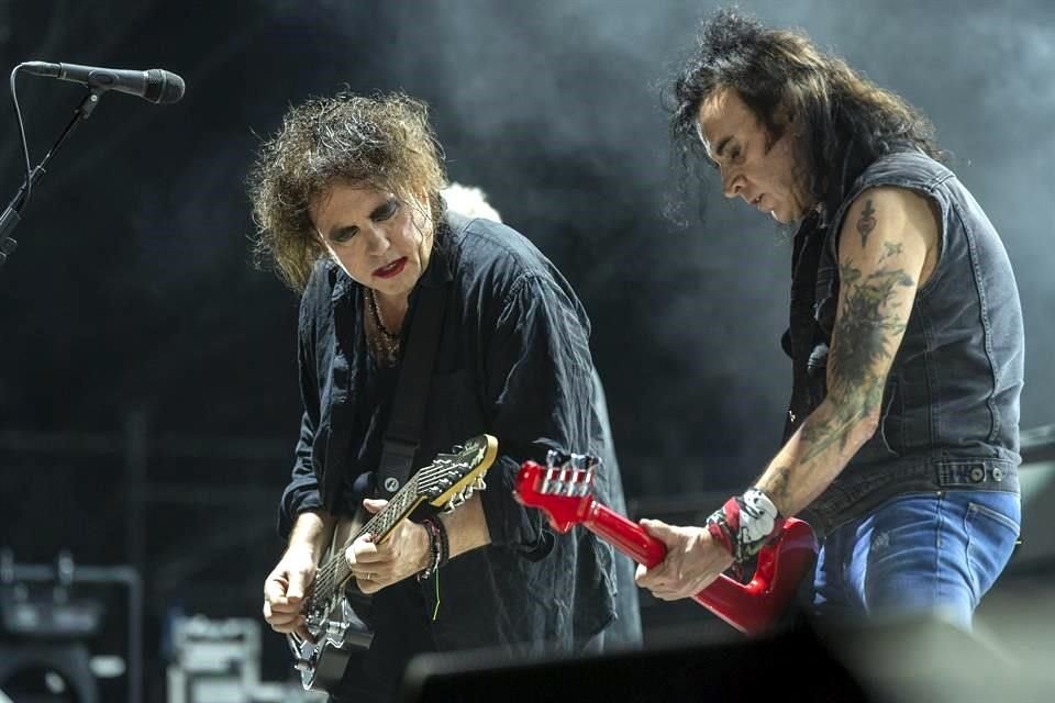 El bajista de The Cure, Simon Gallup, anunció su salida de la banda tras casi 40 años de trayectoria.