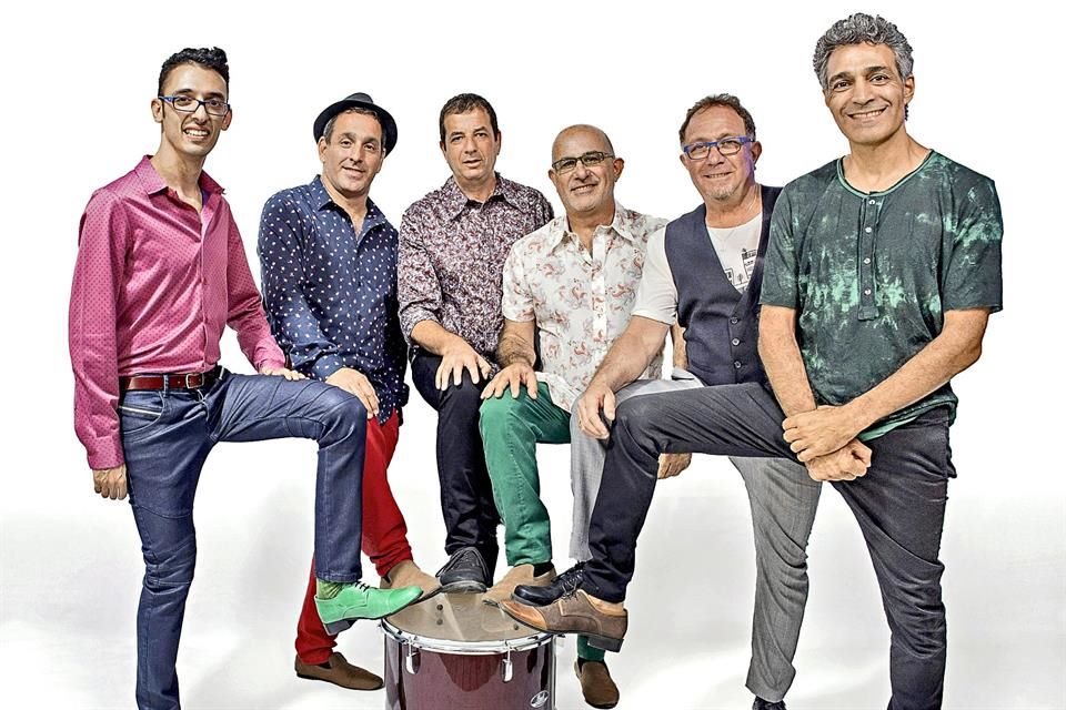 El tema fue cantado en español y hebrero.