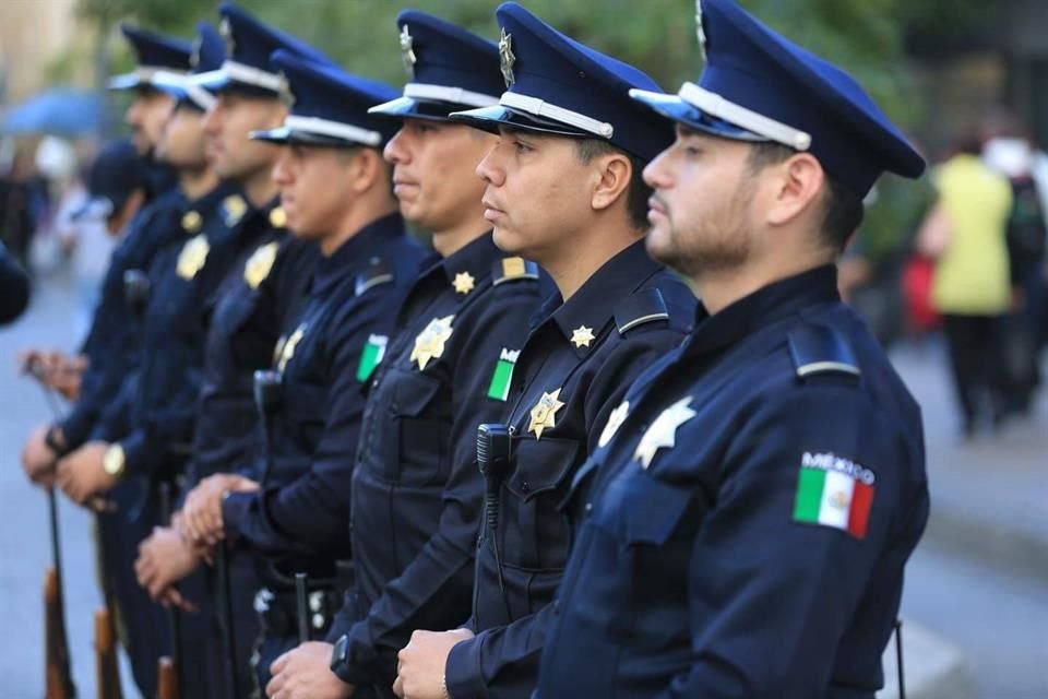 Jalisco pondría en marcha programas de apoyos económicos, dirigidos a policías municipales que aprueben exámenes de confianza.