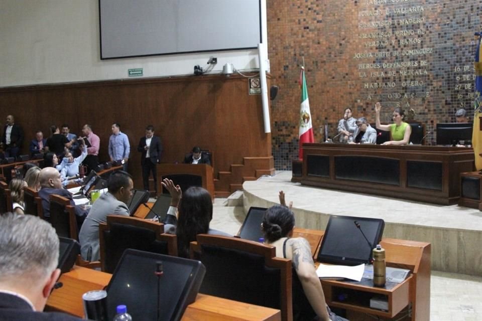 El Congreso avaló aumentar el gasto que realizará este año, así como los viáticos y el sueldo de personal base,