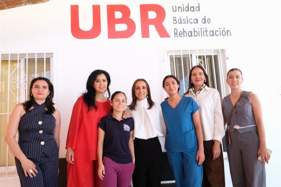 En estas unidades se brindan diversas terapias dirigidas a personas con distintas discapacidades, como la masoterapia, mecanoterapia, hidroterapia, electroterapia, entre otras.