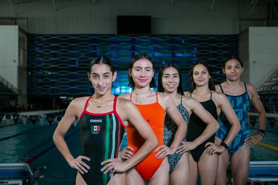 Rosa Tapia, Marcela Álvarez, Valentina Torres, Maria López y Mercedes Romero, represental al triatlón de Jalisco.
