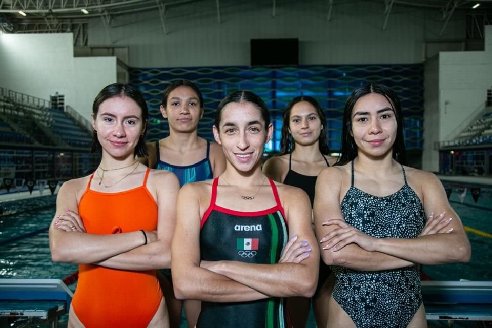 Marcela Álvarez,  Mercedes Romero,  Rosa Tapia,  Valentina Torres y María López.
