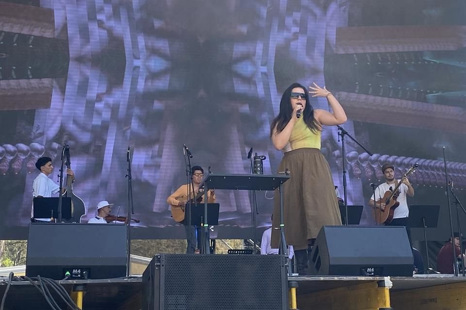 La hija de 'El Potrillo' hizo su prueba de sonido hoy en la Plaza Bicentenario del Centro Cultural Universitario de Guadalajara.