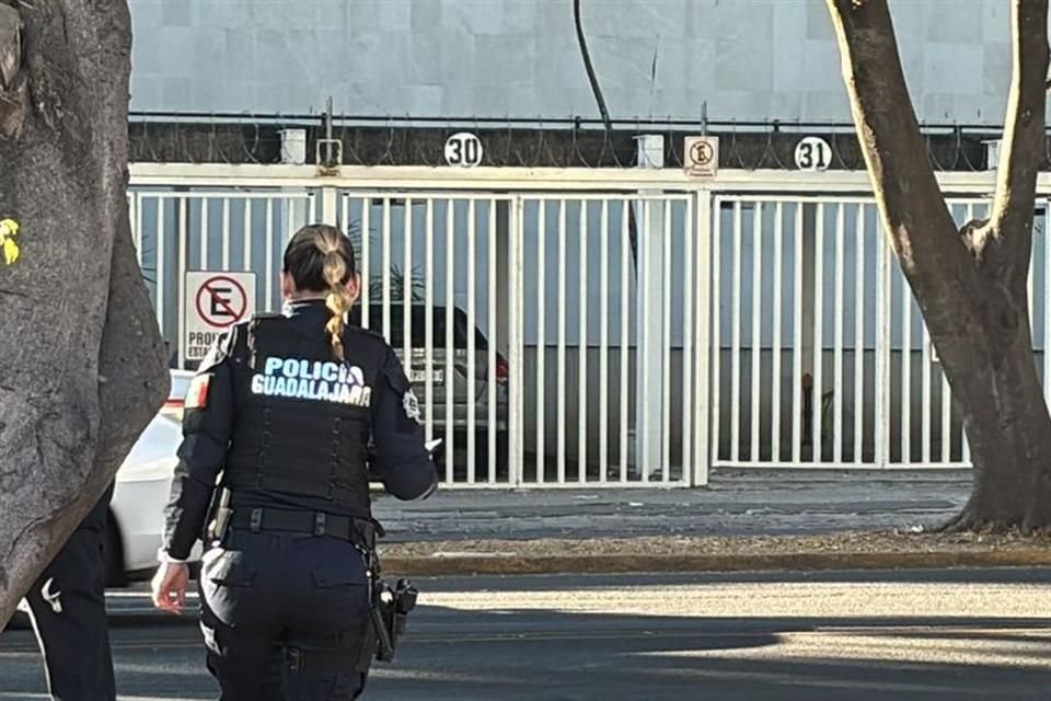 La Fiscalía de Jalisco inició una indagatoria y buscó cámaras en la zona que pudieran haber grabado las placas del vehículo.