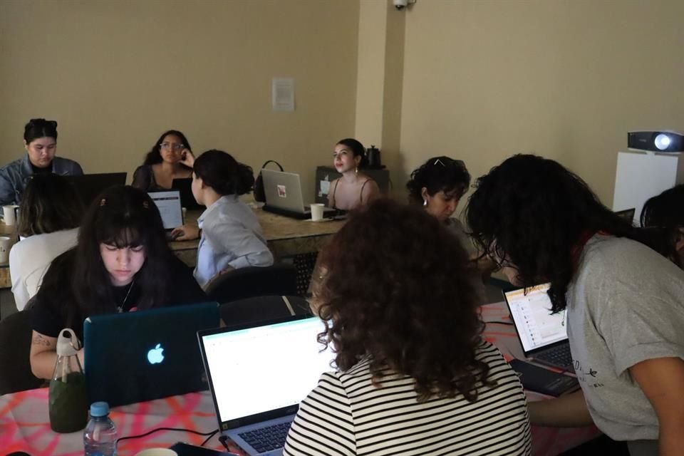 Diez mujeres participaron en la  Editatona de Wikipedia, evento para editar y agregar información de mujeres aristas, en el marco del 8 de Marzo.