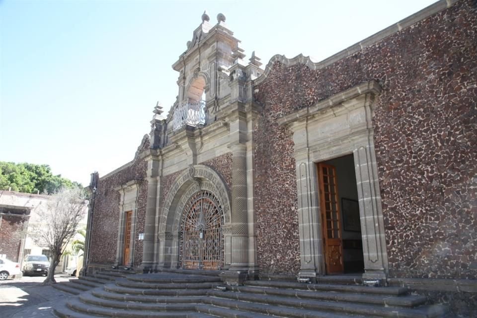 Los muros externos de la Casa Zuno son de tezontle, material proveniente de los alrededores del Volcán de Tequila.