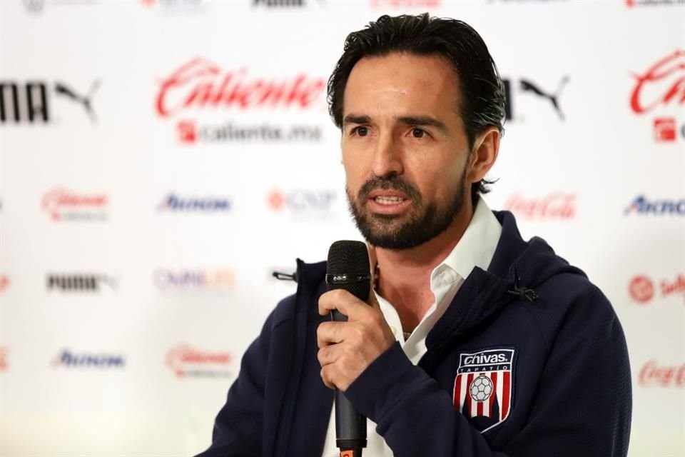 Las Chivas ya tienen a su bombero: Gerardo Espinoza fue el elegido para comandar el banquillo rojiblanco.