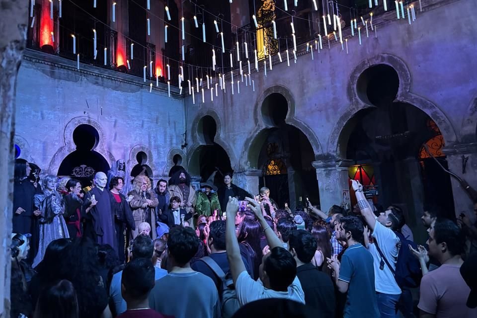 Más de 30 talentos, entre actores y staff, protagonizan la adaptación de Harry Potter y El Cáliz de Fuego.