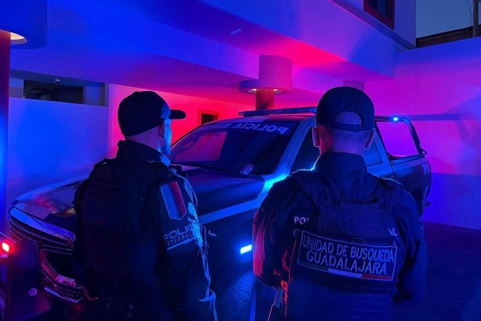 Policías rescataron en GDL a dos jóvenes que fueron encerrados en un motel, para extorsionarlos con el pago de $300 mil a cada uno.