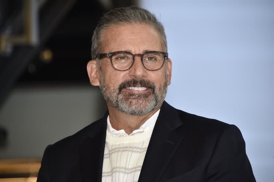El actor dijo que está trabajando con la organización benéfica Alice's Kids para pagar el baile de graduación de los estudiantes de último año de seis escuelas.