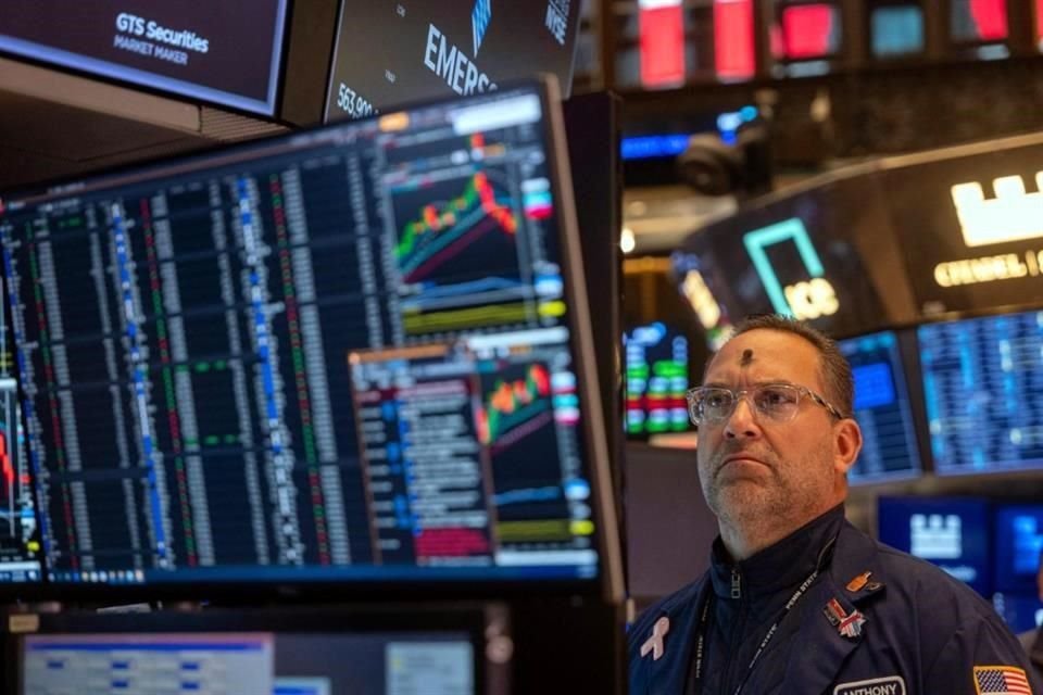 Tras acumular una pérdida de más de 10 por ciento desde diciembre, el índice Nasdaq cerró oficialmente en territorio de correción.