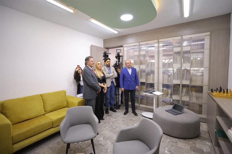 Reinauguran la biblioteca del Centro Cultural Las Águilas, en Zapopan, donde instalaron un espacio de coworking.