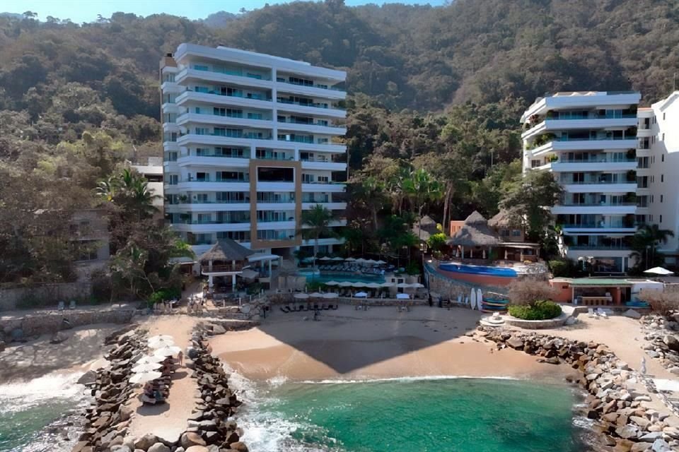 Personal de la Profepa, colocó sellos de clausura en tres desarrollos  inmobiliarios ubicados en la franja del ecosistema costero de Puerto Vallarta, Jalisco.