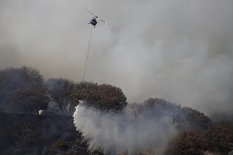 A las labores se sumaron las aeronaves Tláloc del municipio de Zapopan y Zeus de Guadalajara.