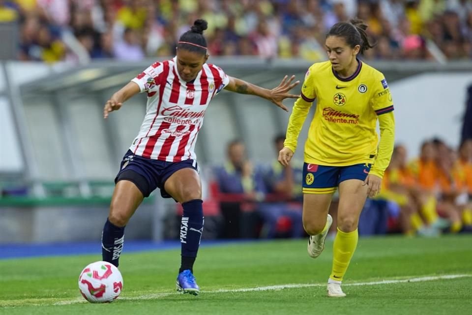 Las Chivas tuvieron todo para llevarse el Clásico Nacional Femenil.