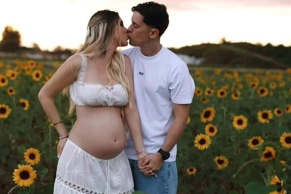 La influencer, actriz y modelo venezolana Lele Pons presumió en redes sociales este domingo que está esperando su primer hijo con su pareja, el cantautor puertorriqueño Guaynaa.