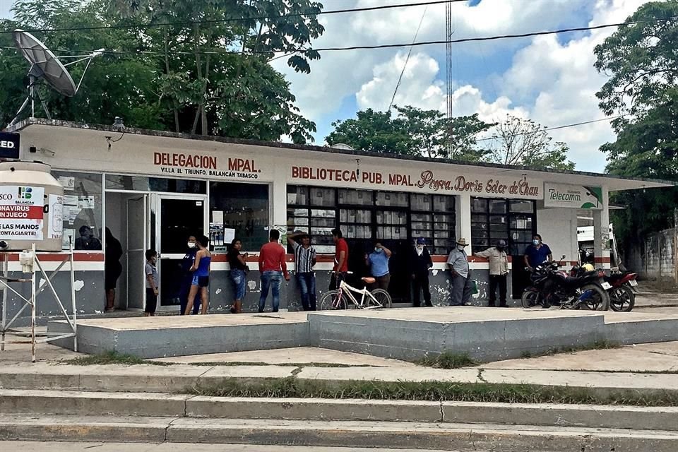 En El Triunfo hay un solo cajero electrónico, que resulta insuficiente los días de cobrar las pensiones y apoyos de adultos mayores y para discapacitados.