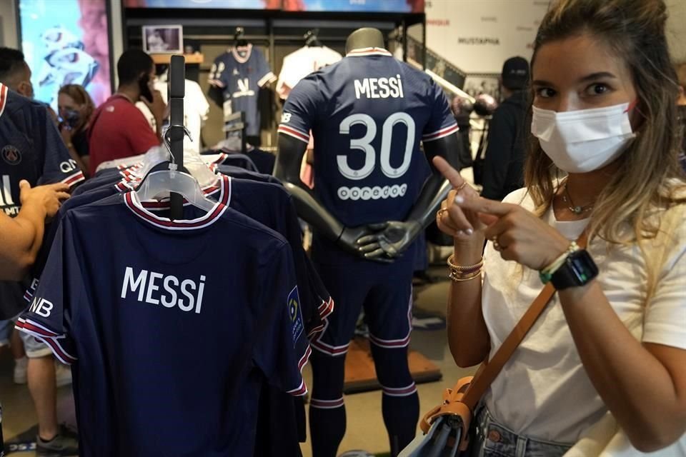 La venta de playeras ha ido bien.