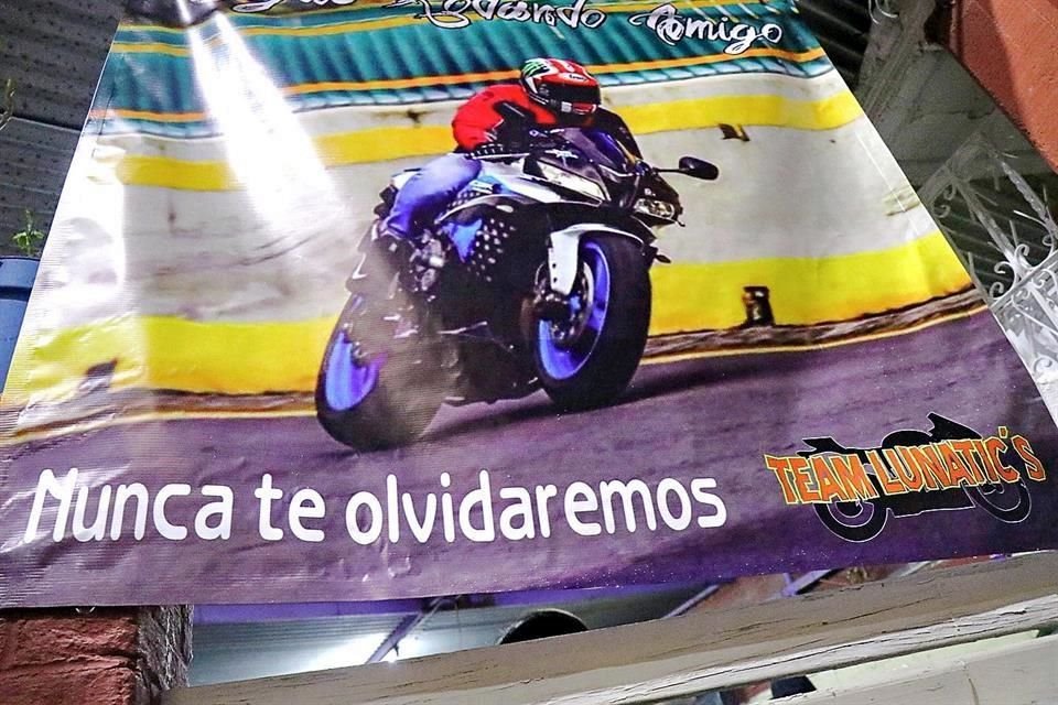 La última fotografía que se tomó fue colgada en la entrada de su velorio.