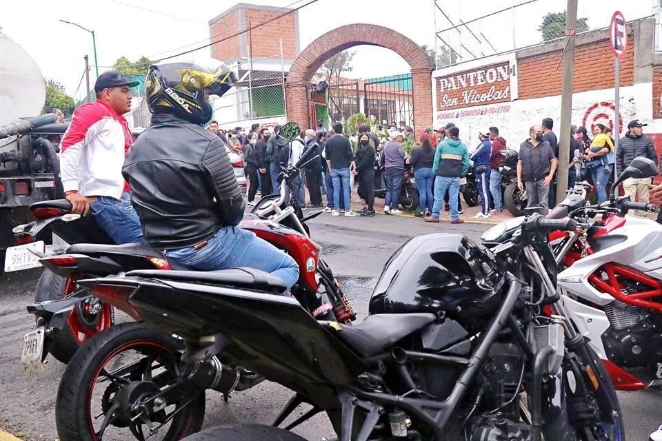 El conductor fue enterrado en el panteón San Nicolás.
