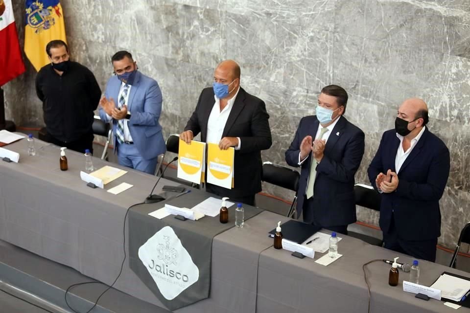 Juan Huerta, de CTM; Daniel Espinosa, del Supremo Tribunal de Justicia; Gobernador de Jalisco, Enrique Alfaro, Carlos Villaseñor, de Coparmex Jalisco, y Marco Valerio Pérez, Secretario del Trabajo.
