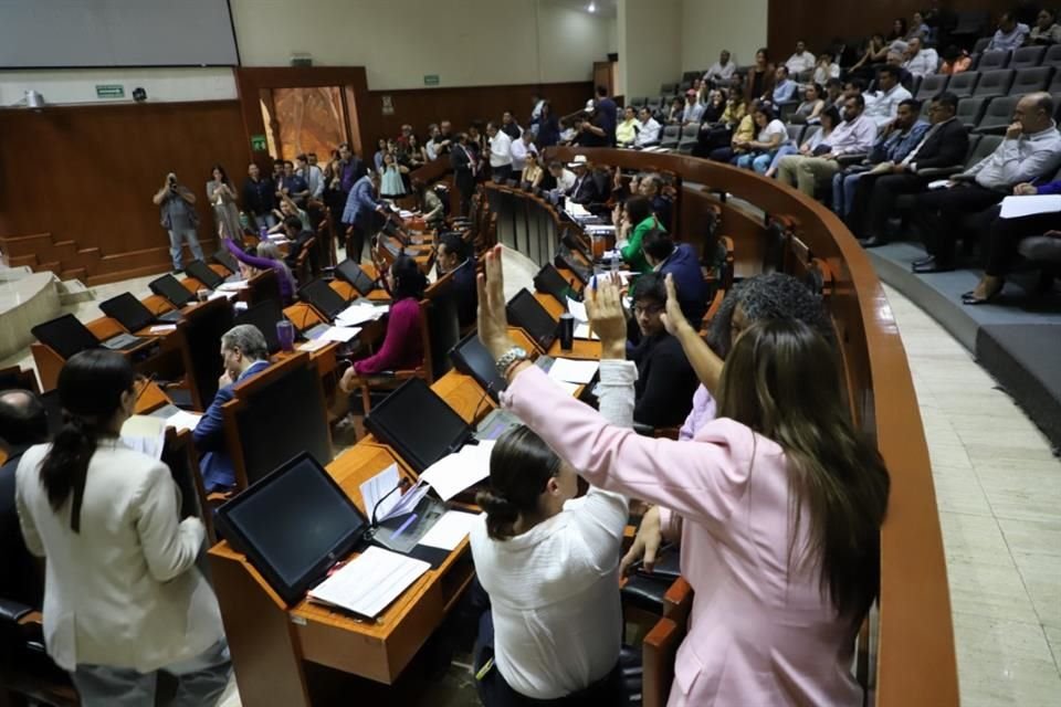 Diputados del Congreso de Jalisco solicitarán a autoridades del Estado, incluyendo al IJCF, crear app para difundir fichas de desaparecidos.