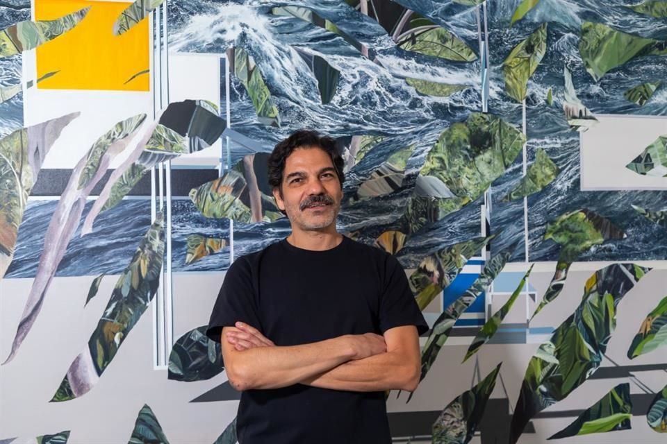 En esta exposición Villalobos además incluye piezas que abandonan el lienzo en una especie de inmobiliario de pintura expandida.