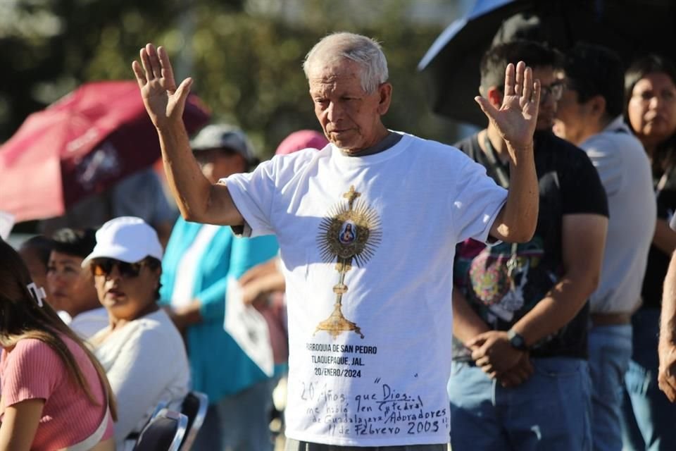 Diversos colectivos se reunieron esta tarde en la Glorieta de las y los desaparecidos en Guadalajara, como parte de la protesta Luto Nacional por Teuchitlán.