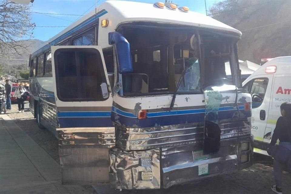 Un hombre y su caballo murieron luego de ser atropellados por un camión de peregrinos que se quedó sin frenos en la entrada de Talpa.