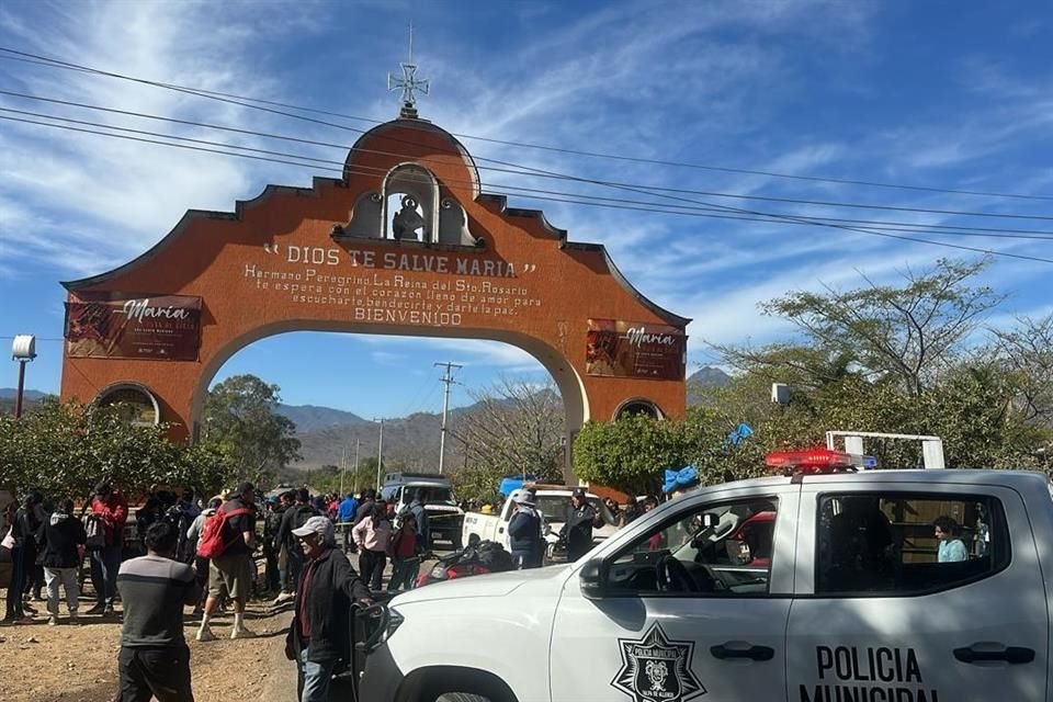 Un hombre y su caballo murieron luego de ser atropellados por un camión de peregrinos que se quedó sin frenos en la entrada de Talpa.