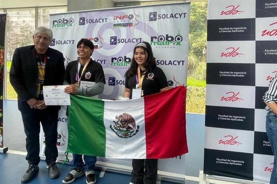 Alumnos de Prepa de Jocotepec y de la Prepa 14, ambas de la UdeG, ganaron oro y bronce en la competencia Infomatrix Sudamérica, en Ecuador.