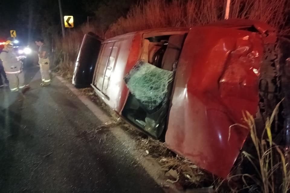 El hombre que tripulaba la camioneta refirió que perdió el control de su vehículo e impactó a los ciclomotores.