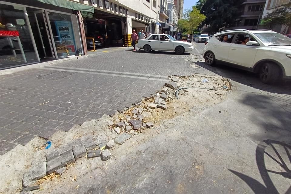 Así luce la esquina de Ramón Corona al cruce con Avenida Juárez.